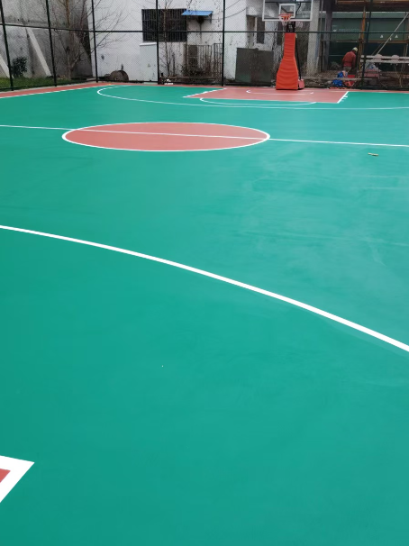 福绵 球场长期使用易出现地面开裂